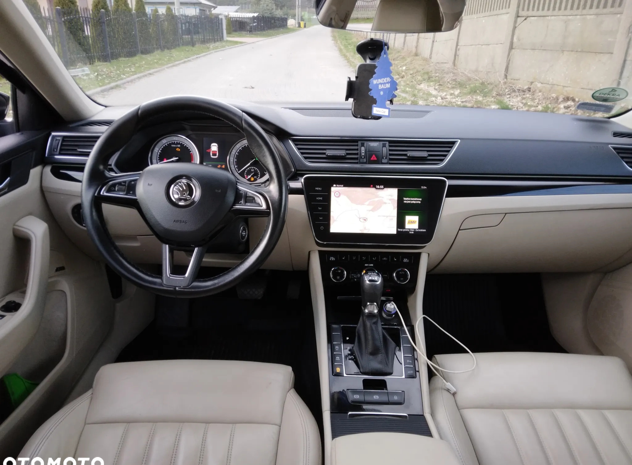 Skoda Superb cena 66900 przebieg: 330000, rok produkcji 2017 z Brzeziny małe 379